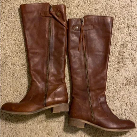 Boots - Picture 2 of 4